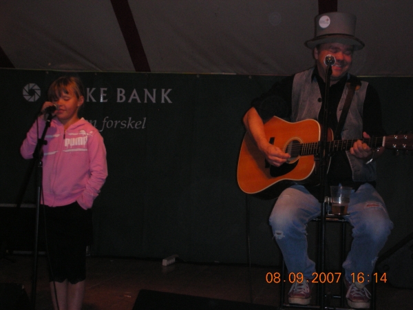 Tom Duke & Gr&oslash;n&aelig;rten p&aring; Bellah&oslash;j Kr&aelig;mmermarked 2007