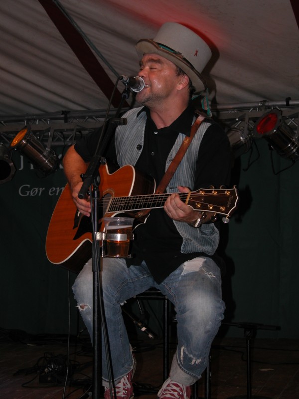Tom Duke-box p&aring; Bellah&oslash;j Kr&aelig;mmermarked 2008