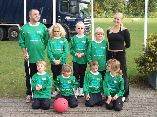 Goalball holdet med nye spillertr&oslash;jer