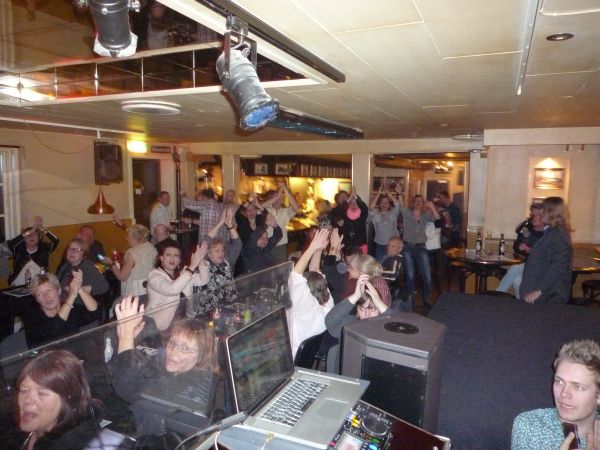 Cafe Gulland februar 2015 003 publikum