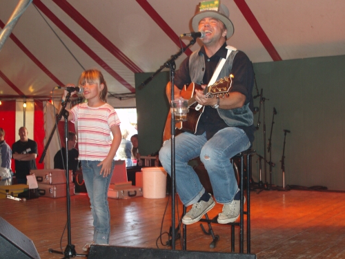 Maria-Louise og Tom Duke-box p&aring; Bellah&oslash;j Kr&aelig;mmermarked 2005