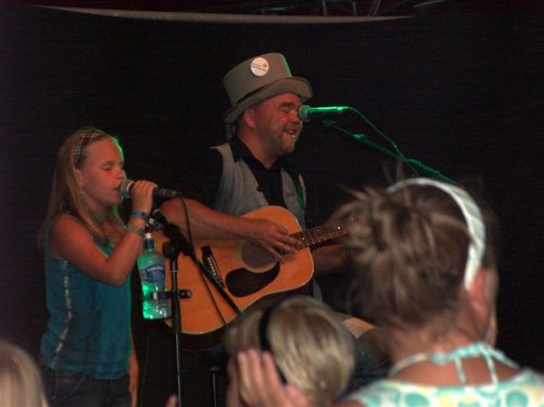 Maria-Louise, Tom Duke-box med publikum p&aring; Langelandsfestival 2008 i Plejehjemmet