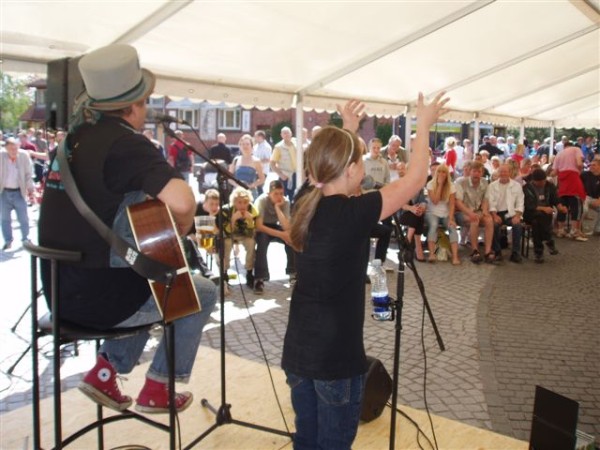 Tom Duke-box og Gr&oslash;n&aelig;rten med publikum i Finns Inn 2009
