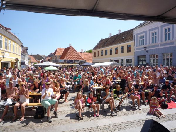 Dybendal, Torvet Rudkøbing by, tirsdag før Langelandsfestivalen 2013 åbner.